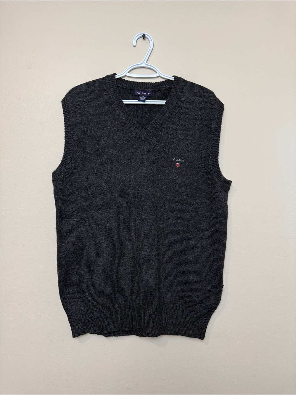 Gant Men's Charcoal Gray V-Neck Sweater Vest size M